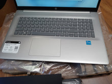 Load image into Gallery viewer, Laptop Hp 17-CN2283ST 17.3" FHD Intel i3-1215U 8GB 512GB SSD Win11 8Q3J6UA#ABA
