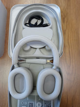 Load image into Gallery viewer, Sony WH-1000XM5 Wireless Noise Cancelling Headphones - Silver
