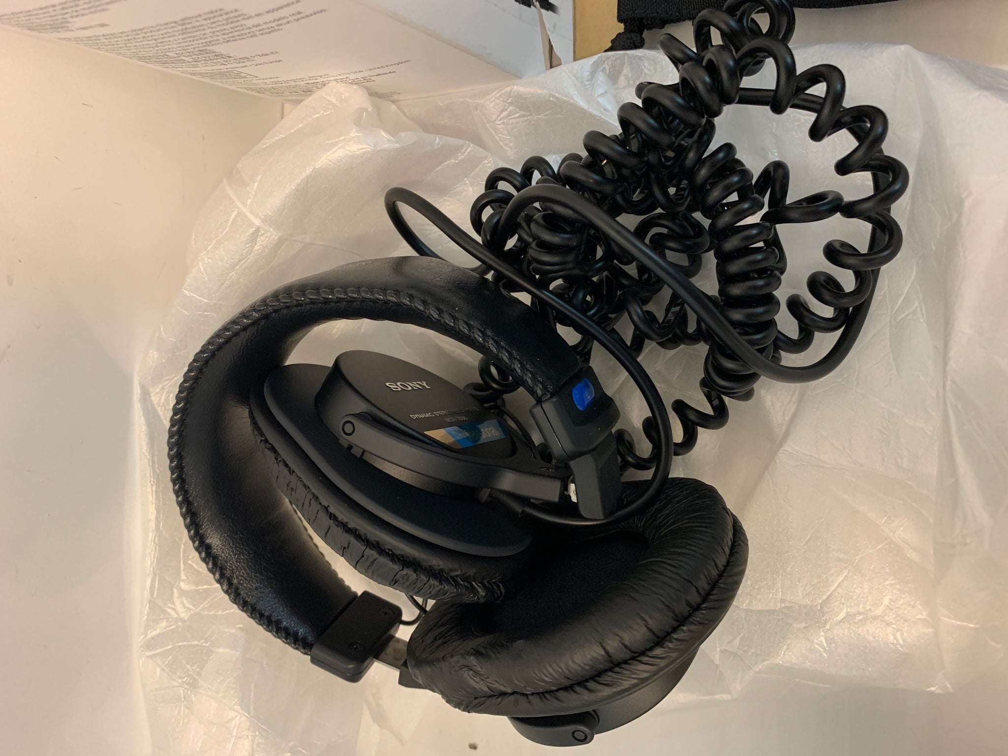 SONY Professional ダイナミックヘッドフォン　MDR-7506 MDR-7506 Professional Headphones - Sony Pro
