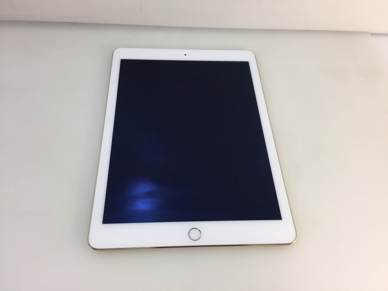 Apple iPad Air 2 16GB Wi-FI 9.7in Gold MH0W2LL/A A1566 – NT