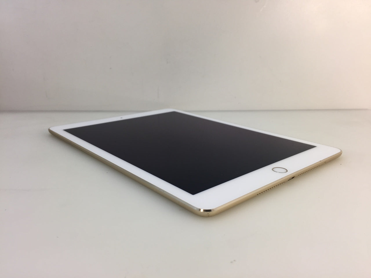 Apple iPad Air 2 16GB Wi-FI 9.7in Gold MH0W2LL/A A1566 – NT