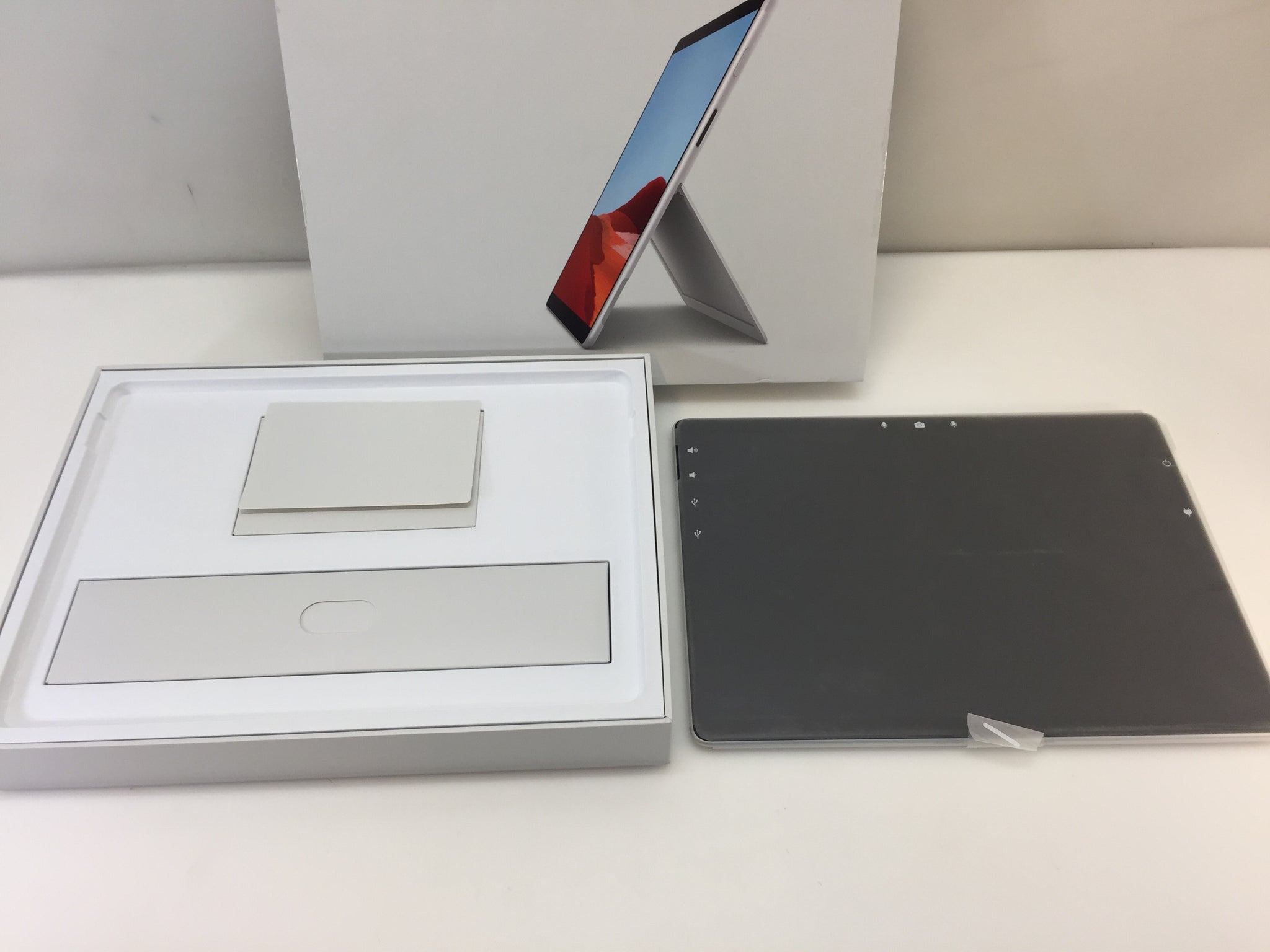 Microsoft Surface Pro X 1876 13