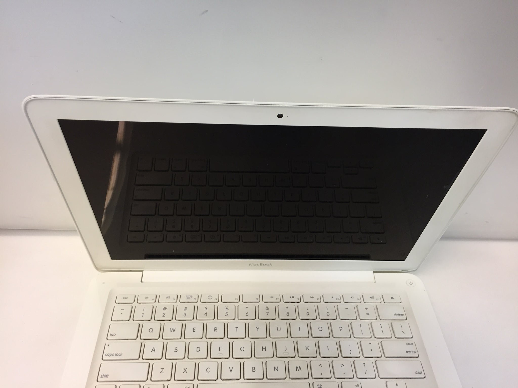 （ジャンク品扱い）MacBook A1342 ホワイト 13インチ ジャンク品扱い）MacBook A1342 ホワイト 13インチ 【公式通販】