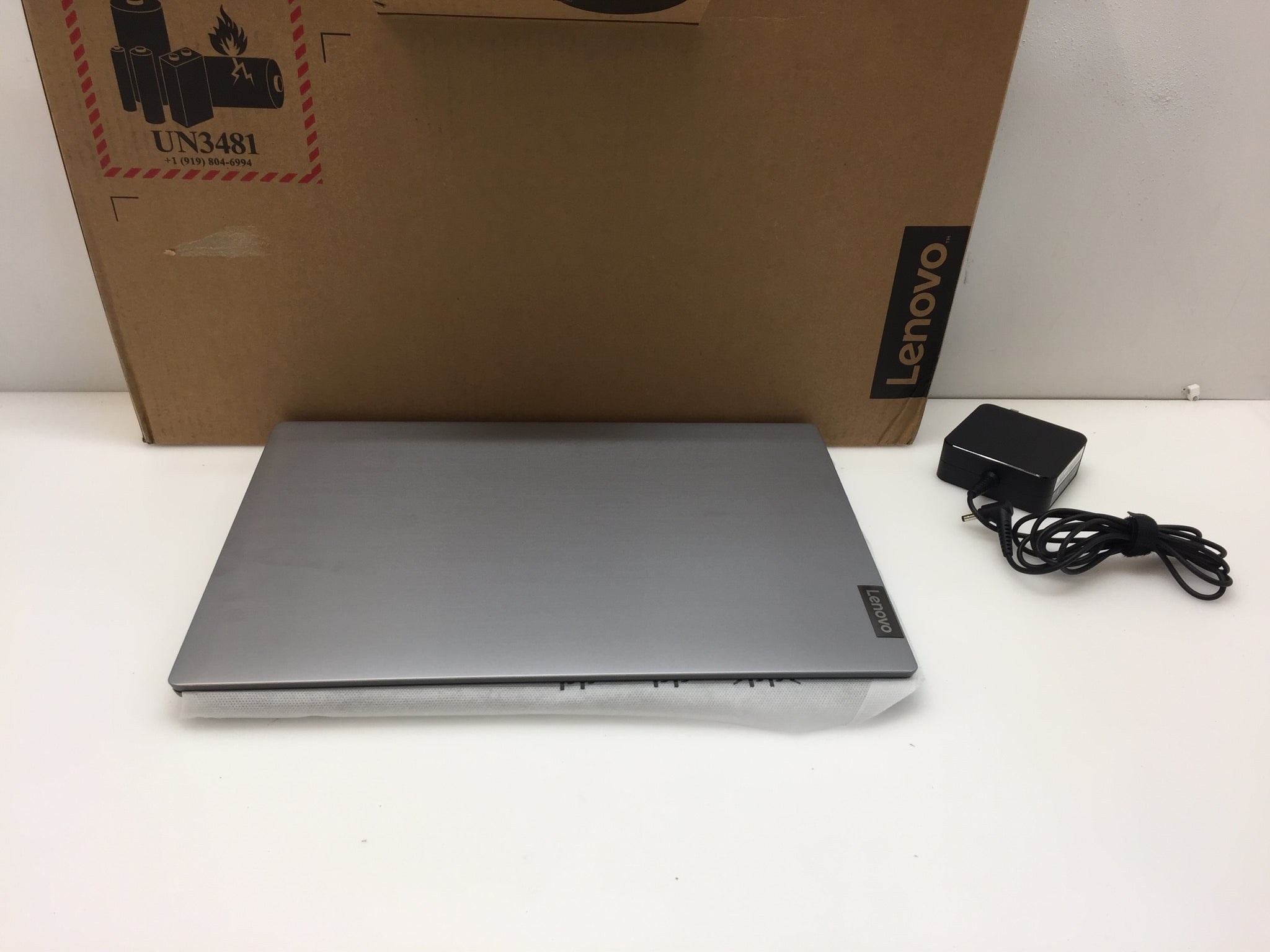 Lenovo IdeaPad Slim 3 15IRU8 15.6 Touch i5-1335U 8GB 256GB SSD Win11  82X7001WUS