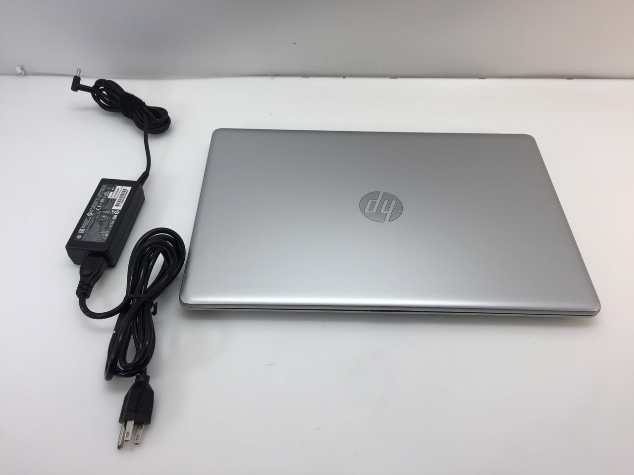 Laptop Hp 17-by0062st Intel Core i5-8250u 8GB Ram