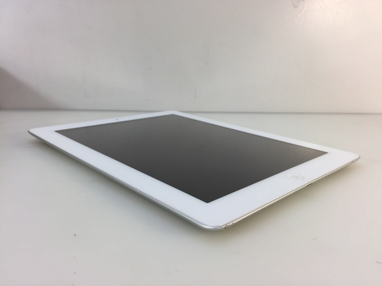 Apple iPad 4th Gen. MD514LL/A 32GB, Wi-Fi, 9.7in Tablte, White
