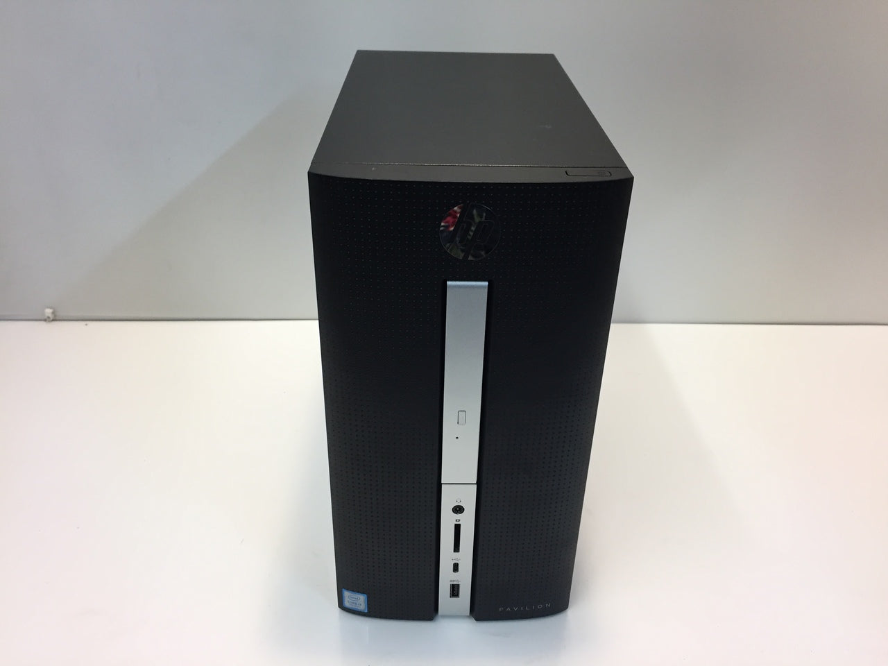 Desktop Hp Pavilion 570-p010 Intel i3-7100 3.9GHz 8GB 1TB WiFi 