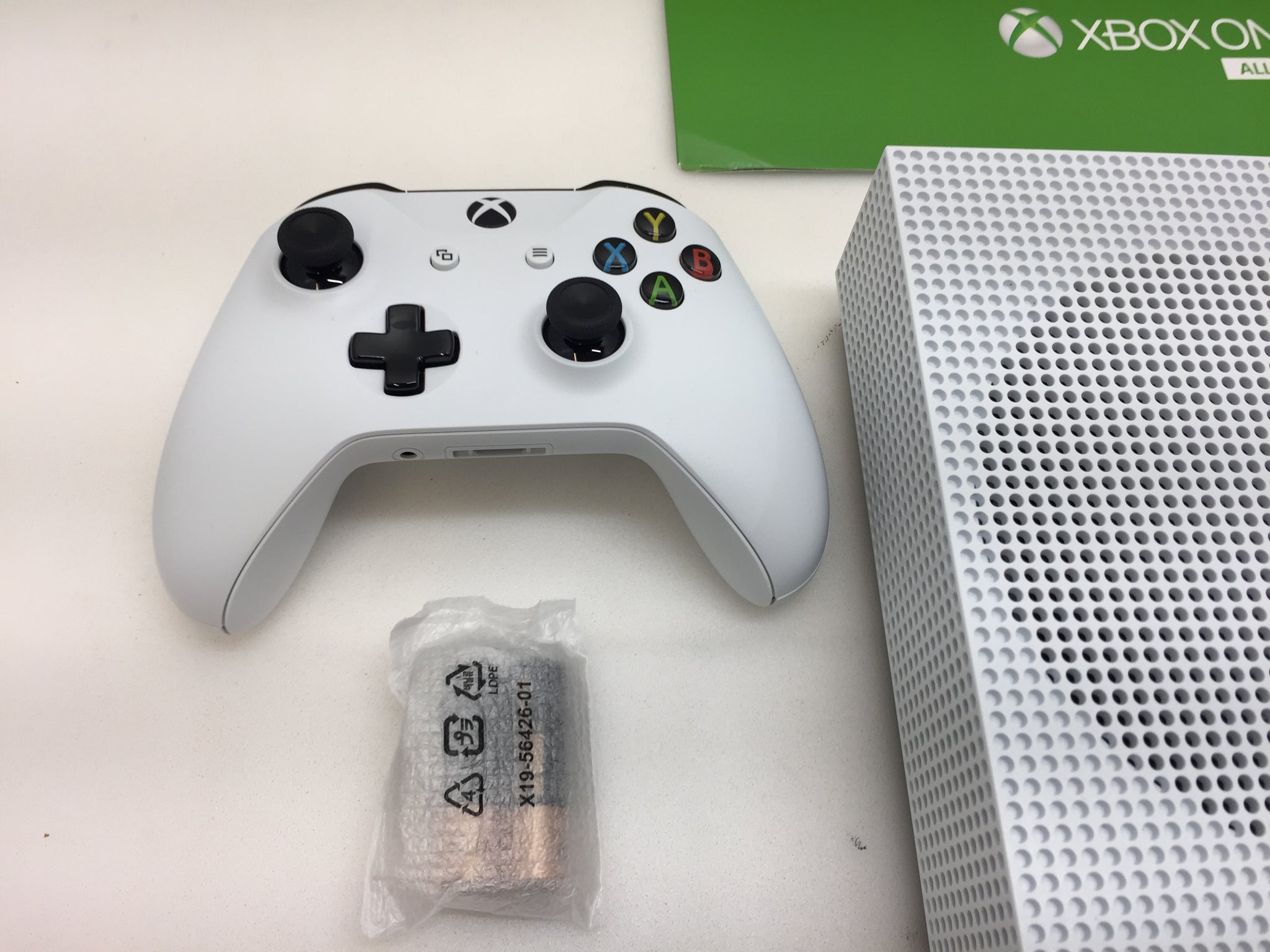 USADO: Console Microsoft Xbox One S 1TB All Digital Edition em