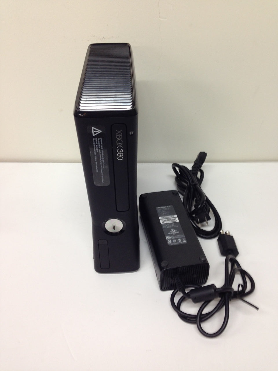 Microsoft Xbox 360 S Slim 250GB Model 1439 Video Game Console Black