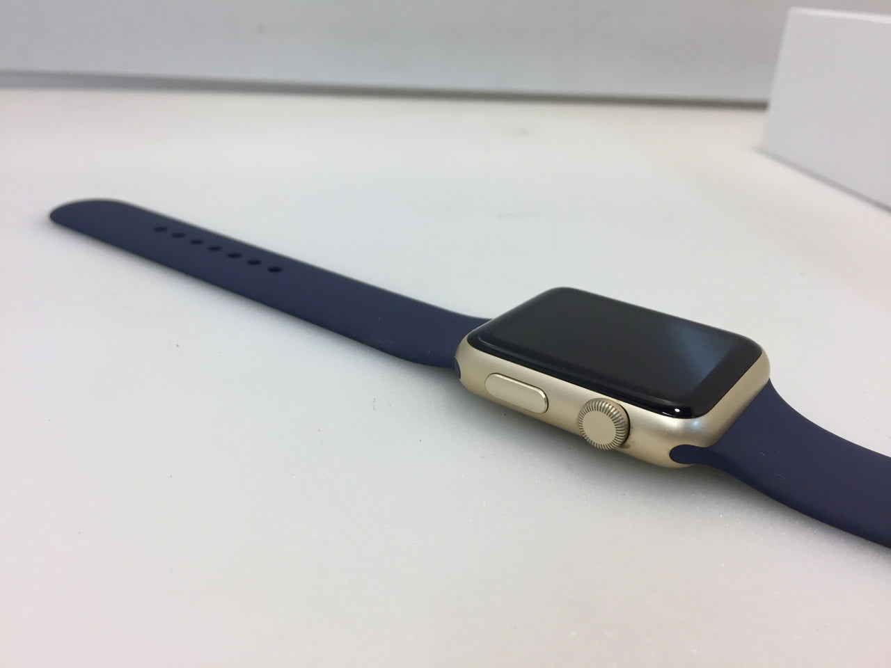 Apple Watch Series 2 42mm Gold Aluminum Case Midnight Blue Sport