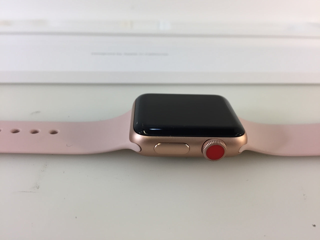 Apple Watch Series 3 38mm Gold Aluminium Case Pink GPS Cellular