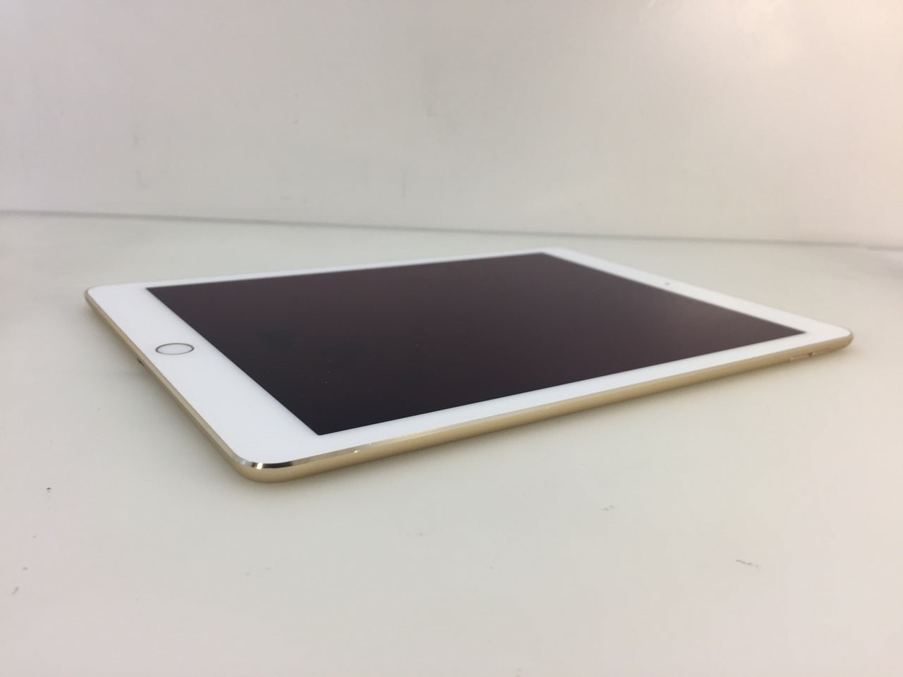 Apple iPad Air 2 MH182LL/A 64GB A1566 Wi-Fi 9.7in Tablet