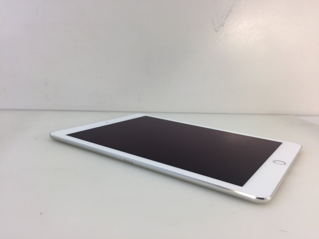 Apple iPad Pro MLMW2LL/A 128GB Wi-Fi 9.7in A1673 Tablet - Silver