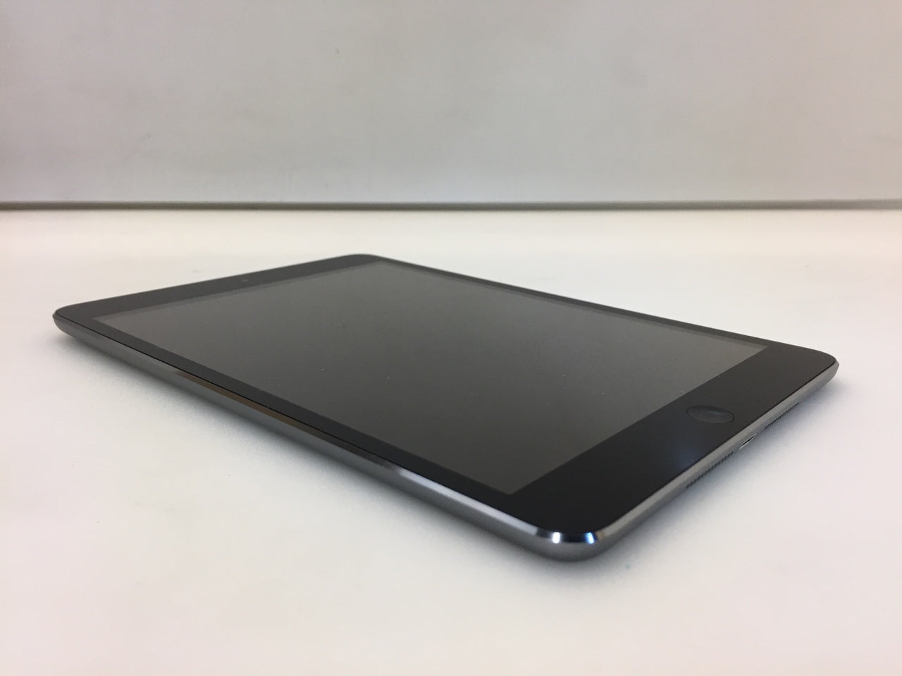 Apple iPad mini 1st Gen. 16GB, Wi-Fi, 7.9in - Space Gray MF432LL/A