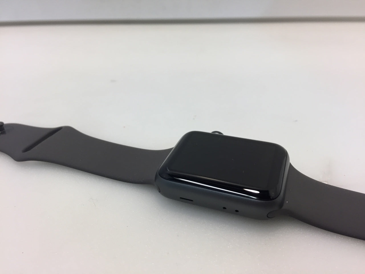 Apple Watch Series 3 42mm Space Gray Aluminium Case Sport Band GPS