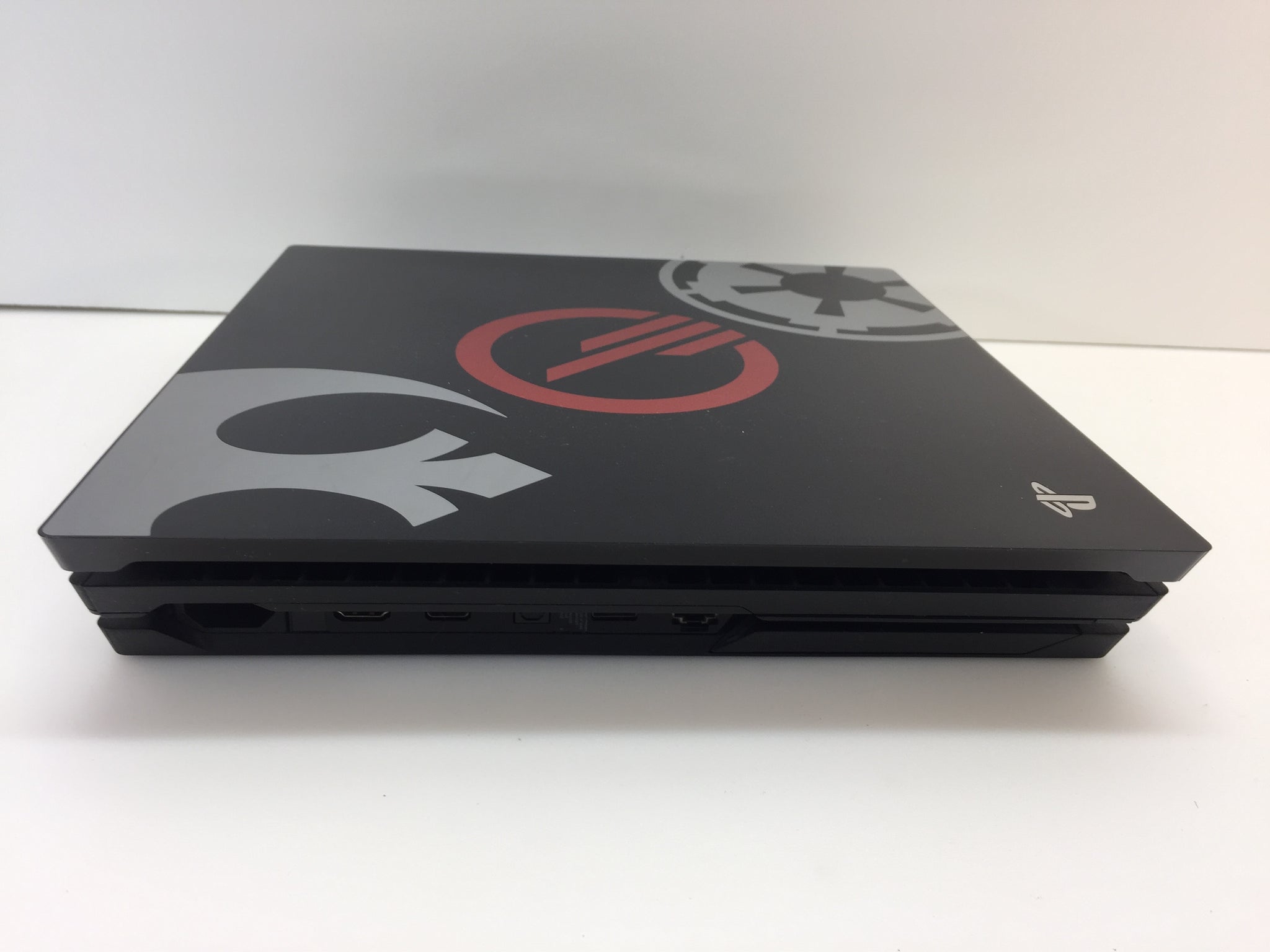 Sony PlayStation 4 Pro 1TB Star Wars Battlefront 2 CUH-7115B