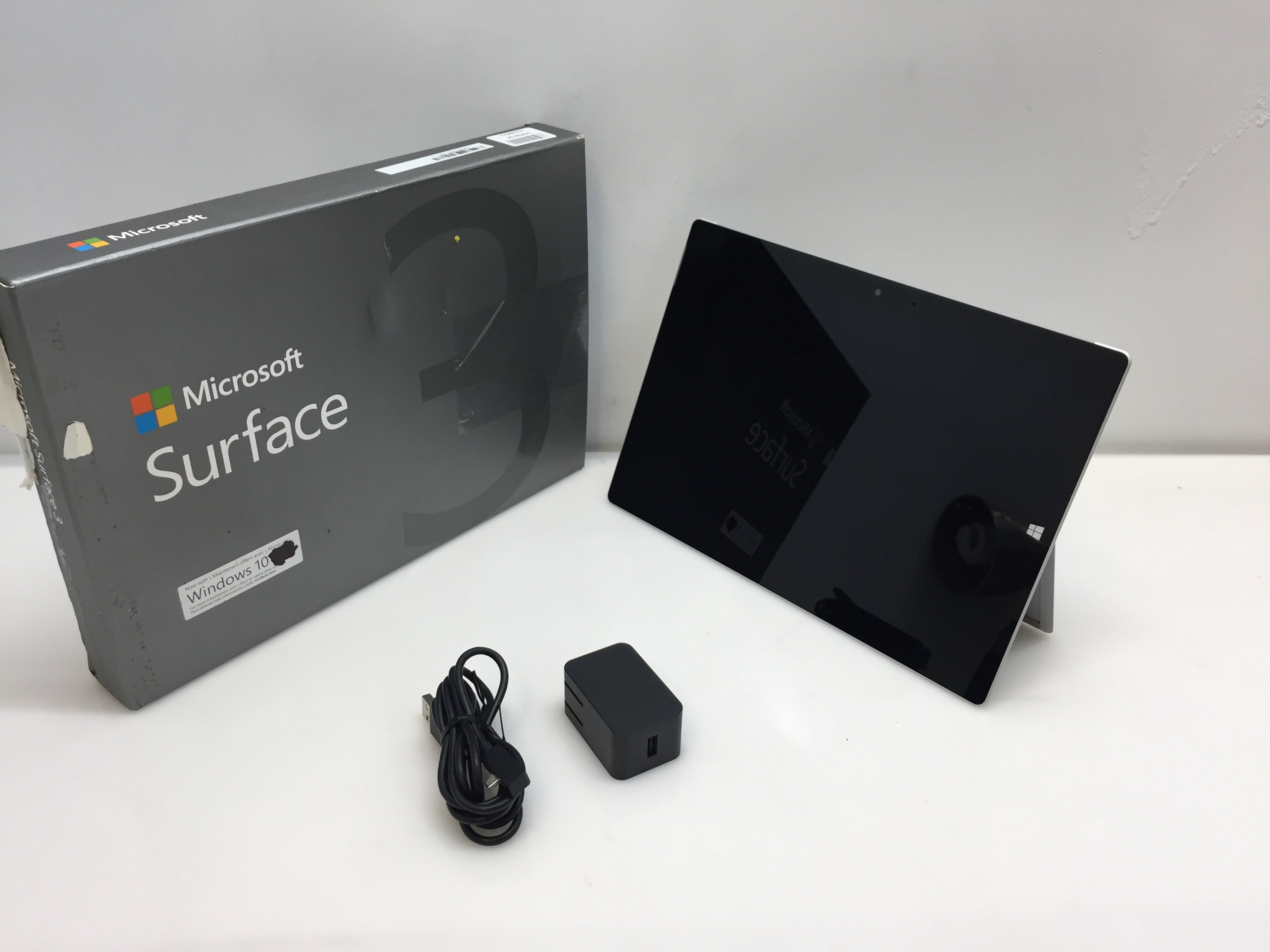 Microsoft Surface 3 1645 10.8-Inch 64GB 2GB WiFi Tablet Silver
