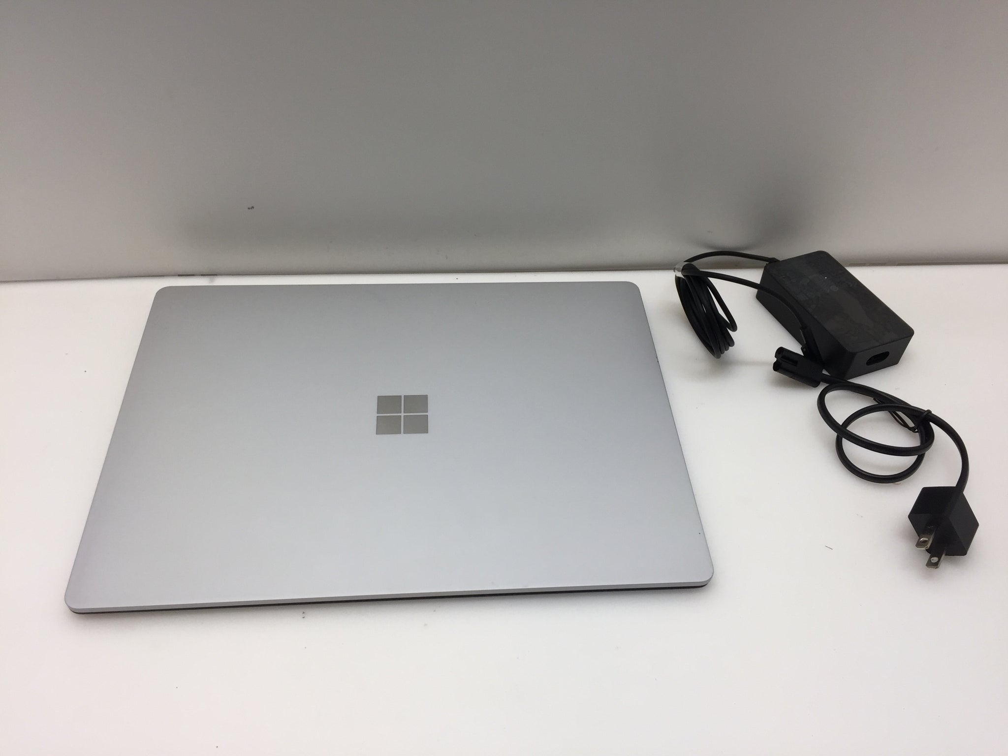 Laptop Microsoft Surface  .5" Core MY 1.0GHz 4GB GB