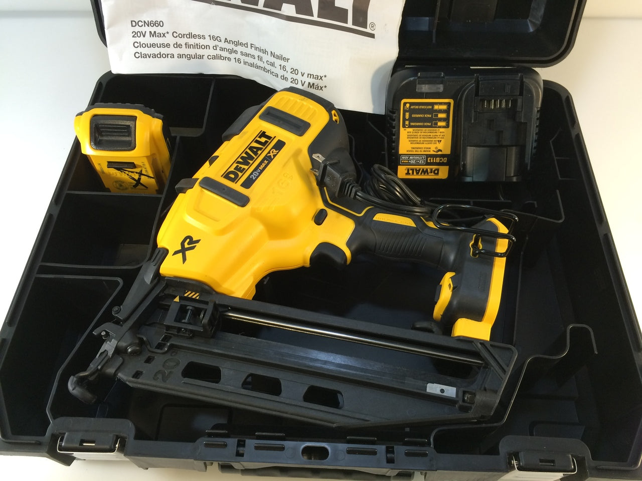 Clavadora Dewalt Dcn660b 20v Calibre 16 20 ° Acabado