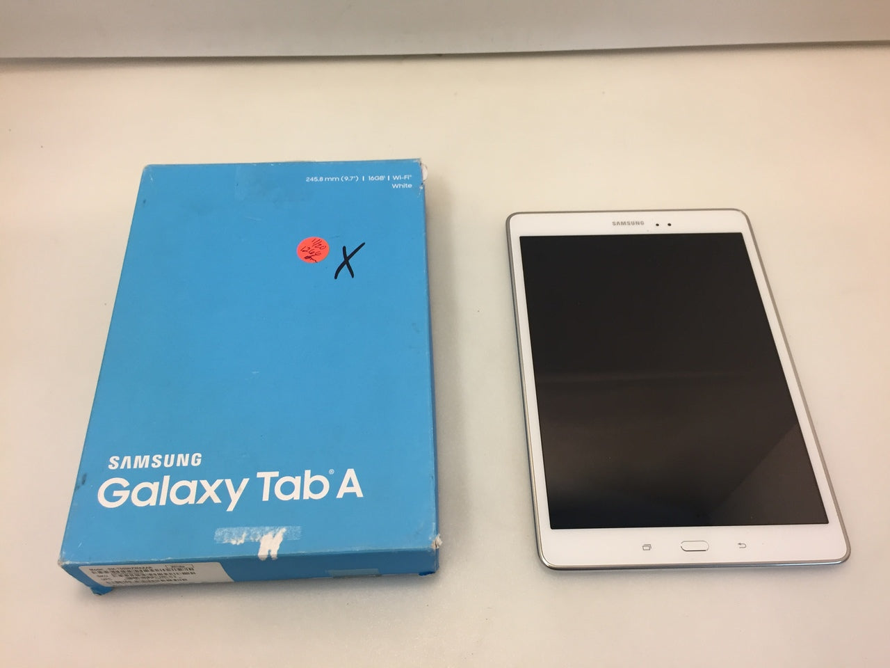 Galaxy Tab A: Wi-Fi 16GB 9.7 Tablet - SM-T550NZAAXAR