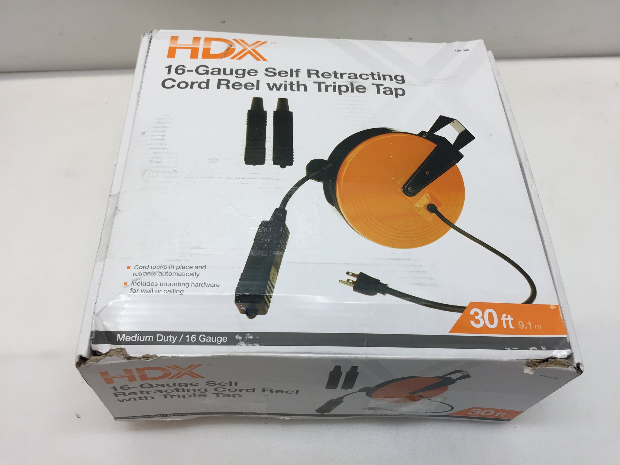 HDX HD-800 30 ft. 16/3 Heavy-Duty Retractable Extension Cord Reel