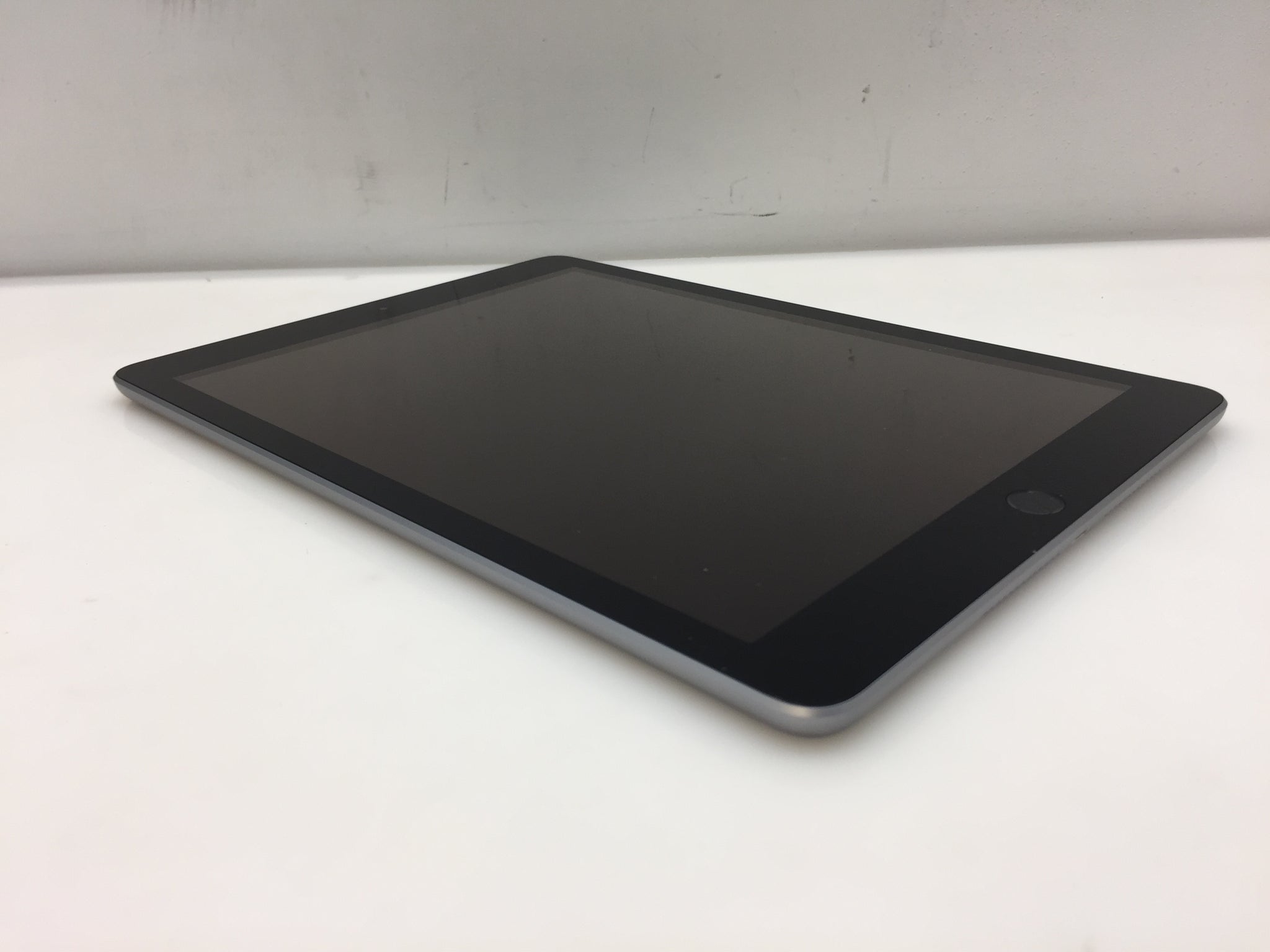 Apple iPad 6th Gen. 128GB, Wi-Fi, 9.7in MR7J2LL/A Space Gray – NT