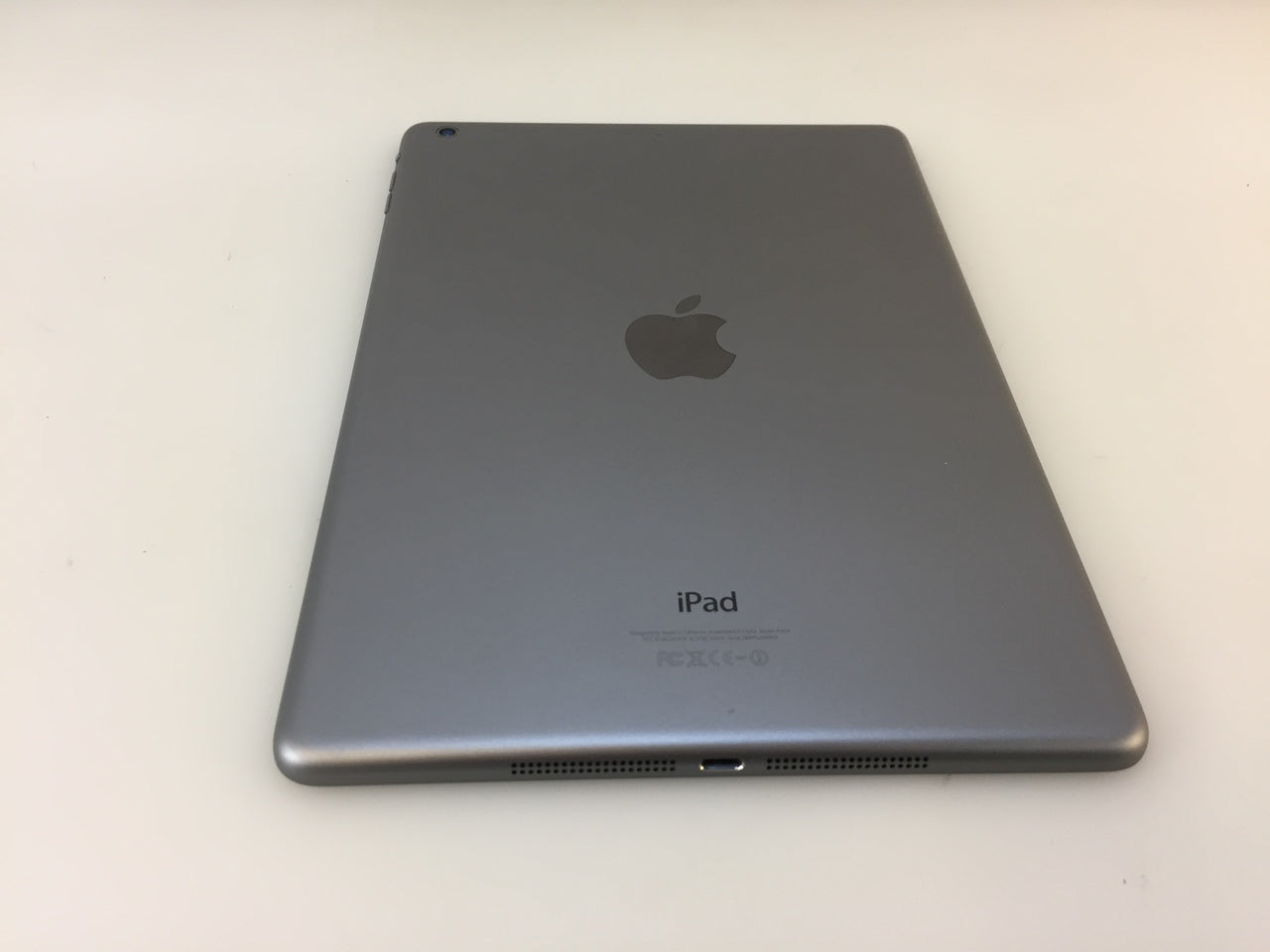 Apple iPad Air 1st Gen 32GB Wi-Fi 9.7in MD786LL/B Tablet - Space