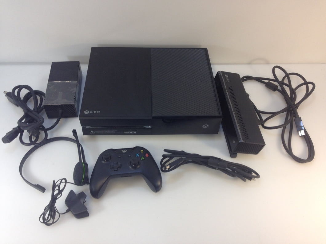 Microsoft Xbox One 1540 Kinect Bundle 500 GB Black Game Console