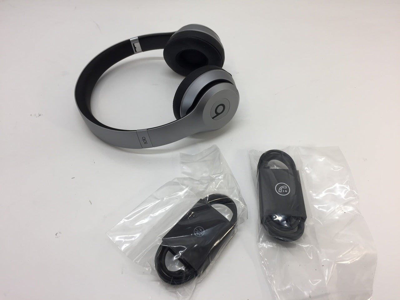 Beats by Dr. Dre Solo2 Wireless Over the Ear Headphones Beats by Dr. Dre Solo2 Wireless Over the Ear Headphones