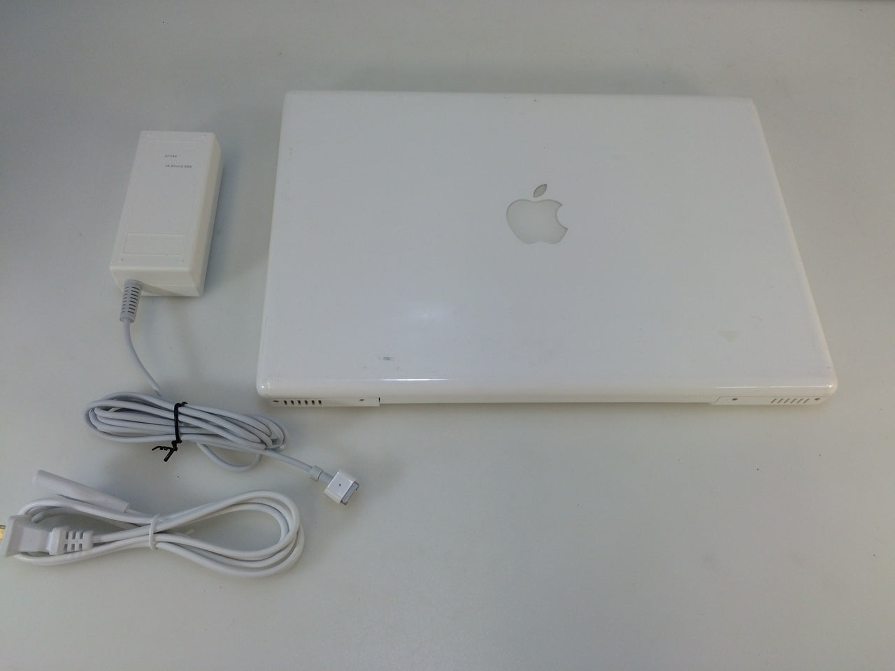 Apple Macbook A1181 13.3