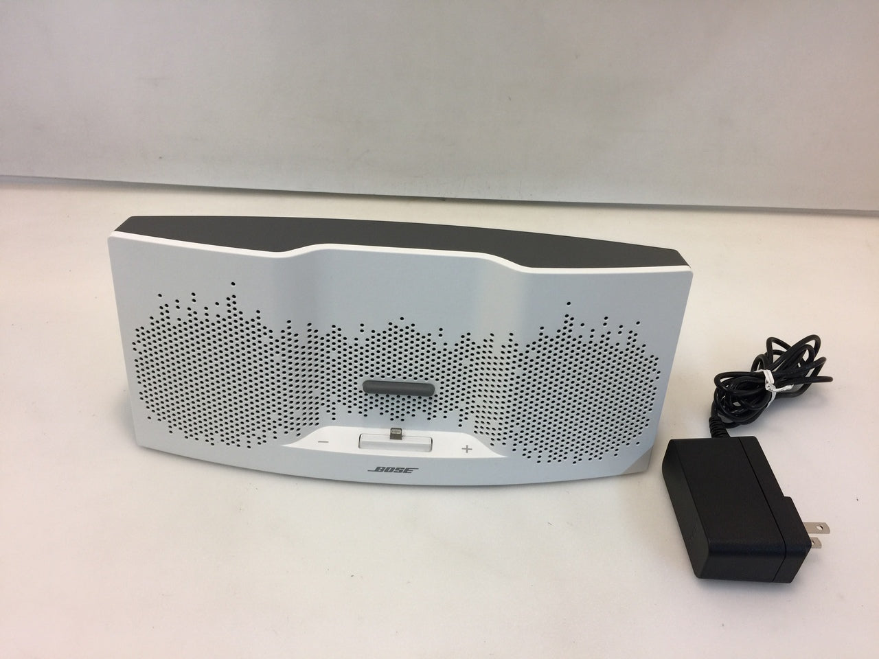 Bose SoundDock XT speaker (ホワイト/ダークグレー) Amazon.com: Bose SoundDock XT Speaker (White/Dark Gray