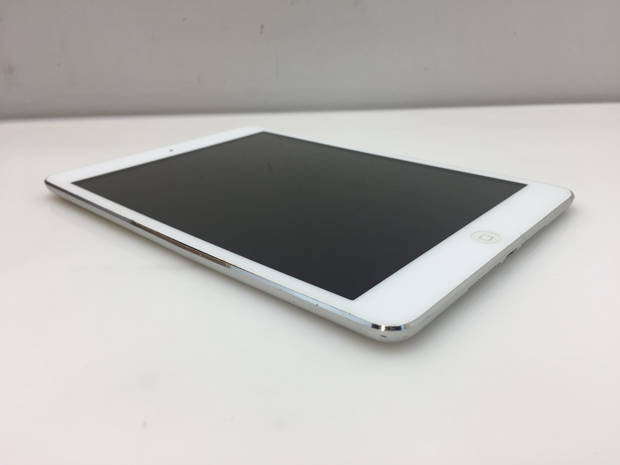Apple iPad mini 1st Generation. MD531LL/A 16GB Wi-Fi 7.9