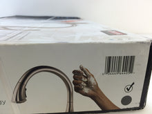 Load image into Gallery viewer, Delta 9192T-SSSD-DST Addison 1-Handle Pull-Down Spray Kitchen Faucet Stainless
