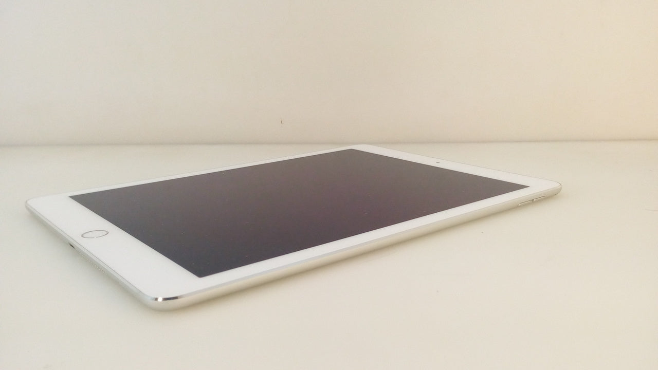 Apple iPad Air2シルバー Amazon.com : Apple iPad Air 2, 32 GB, Silver, (Renewed