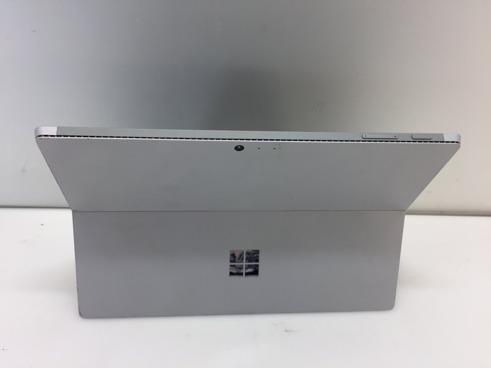 Surface pro 4 i7 8gb 256gb 2025