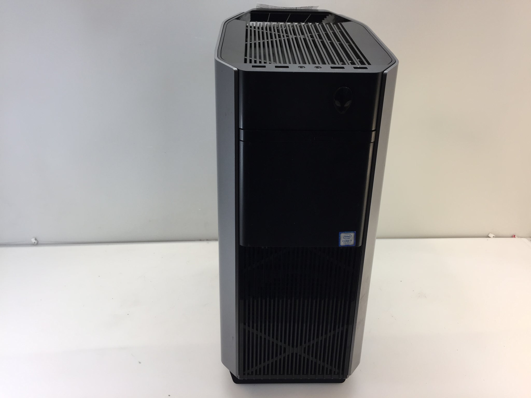 Alienware Aurora R6 PC Intel i7-7700 16GB, 256GB SSD + 1TB, Nvidia 