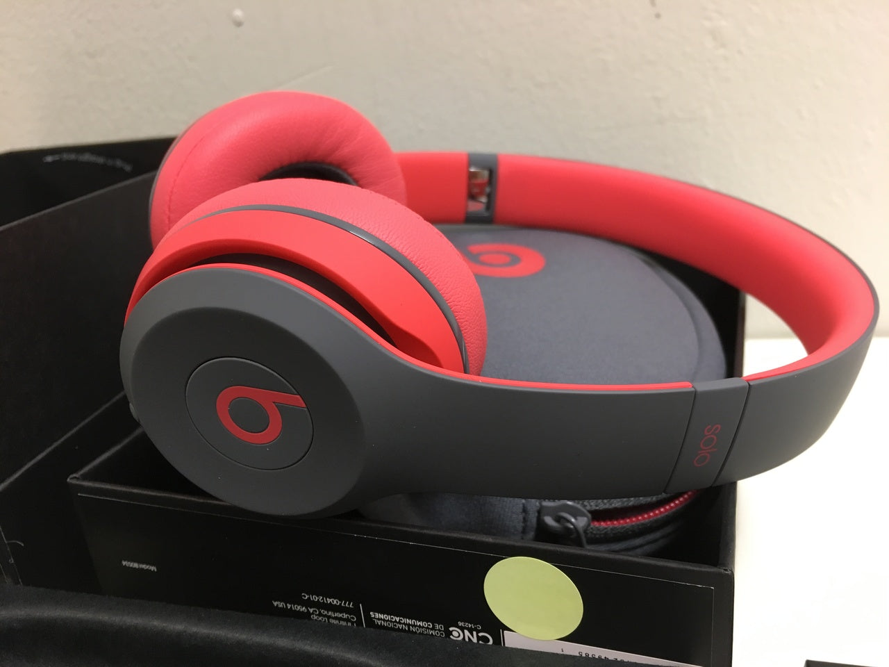 Beats Solo2 Wireless On-Ear Headphone B0534 MKQ22AM/A, Siren Red